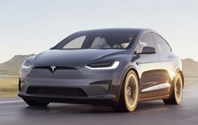 MODEL X 5 posti